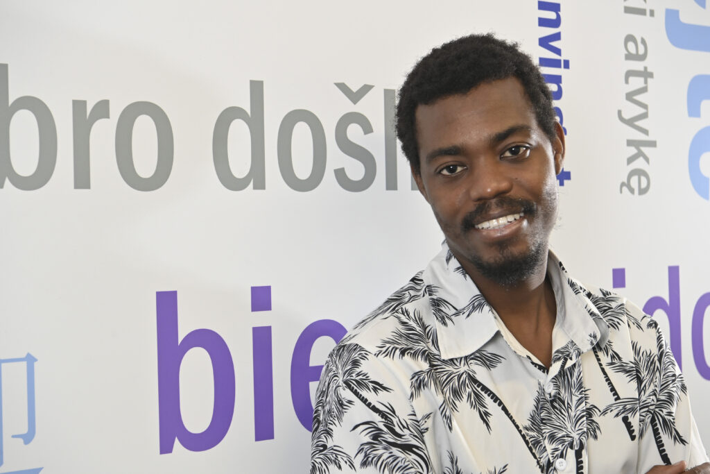 Thumbnail: Dinner, Conversation and Poetry Reading with Haitian Poet Bertony Louis:  “On Haiti, Exile, Belonging and Humanity”