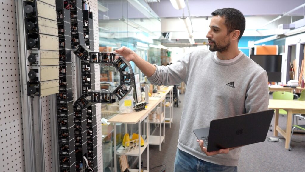 Thumbnail photo: Fluent Interaction with Cyber-Physical Architecture