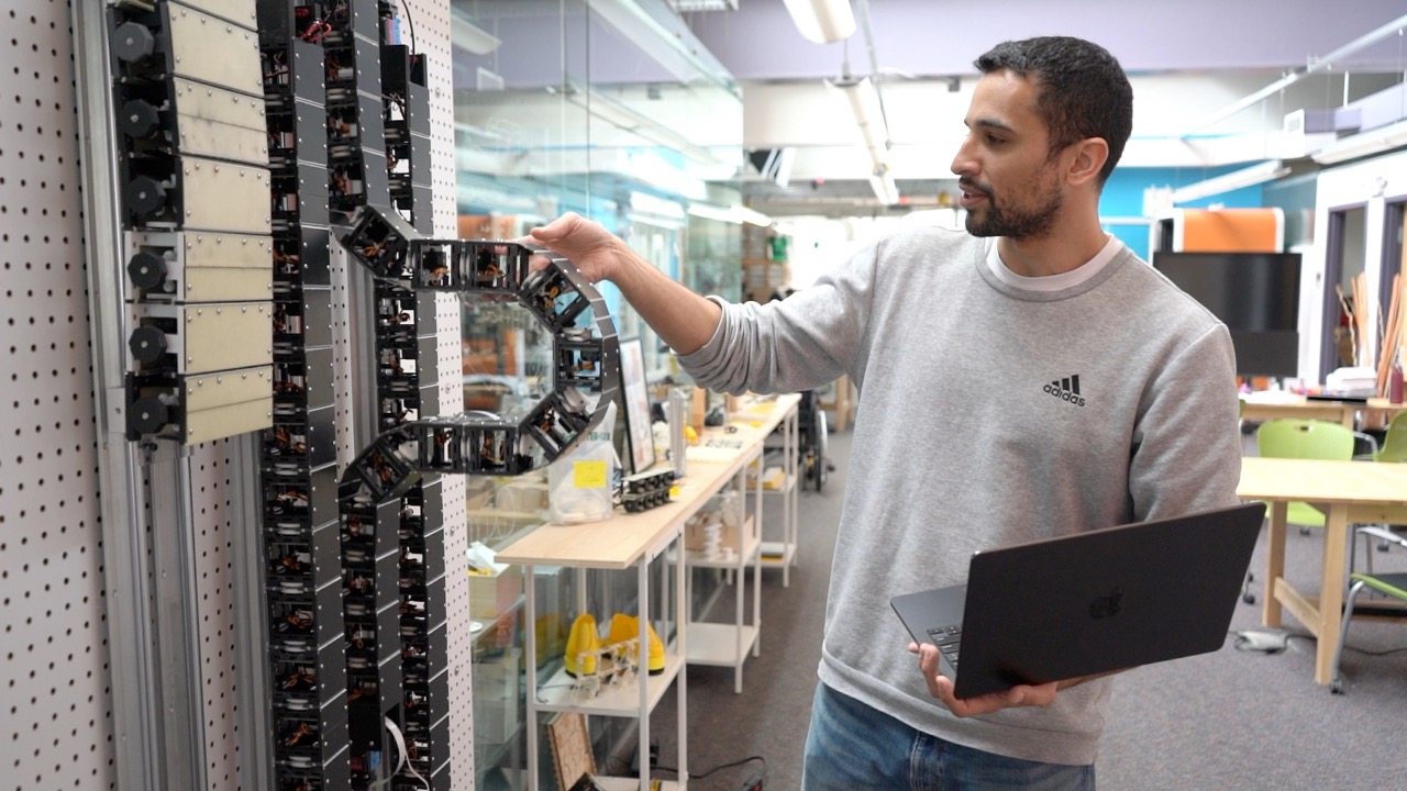 Thumbnail: Fluent Interaction with Cyber-Physical Architecture